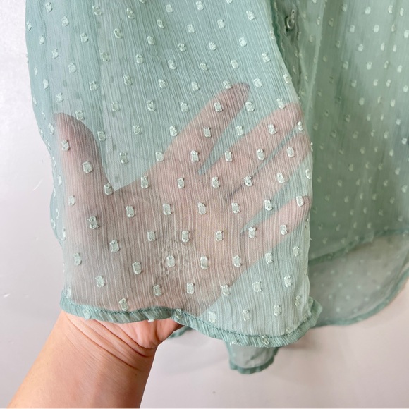 H&M Light Green Sleeveless Blouse Size 8 Lightweight Sheer Textured Spring Top - Picture 4 of 8